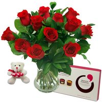 Image of 12 Red Roses True Romance Gift Set